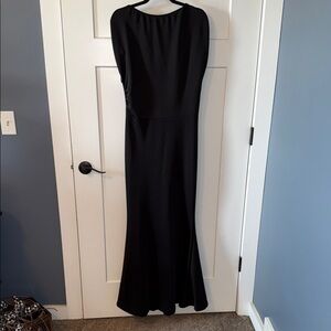 Elegant Black Sleeveless Gown Large